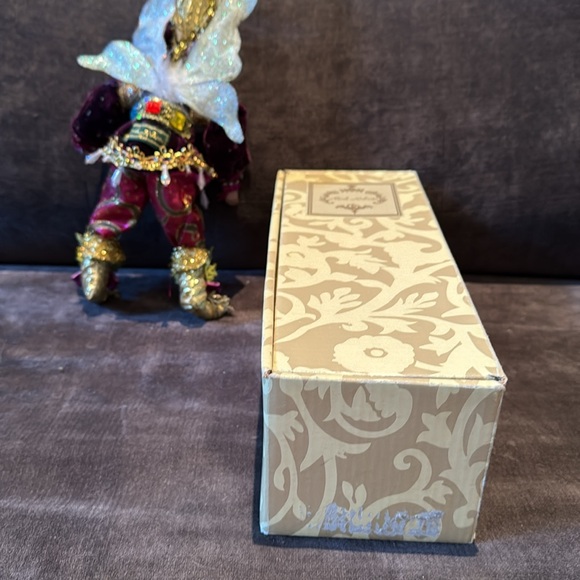 Mark Roberts small fairy figurine with Gold & Purple Accents. #129 of 7,500 - Picture 10 of 12